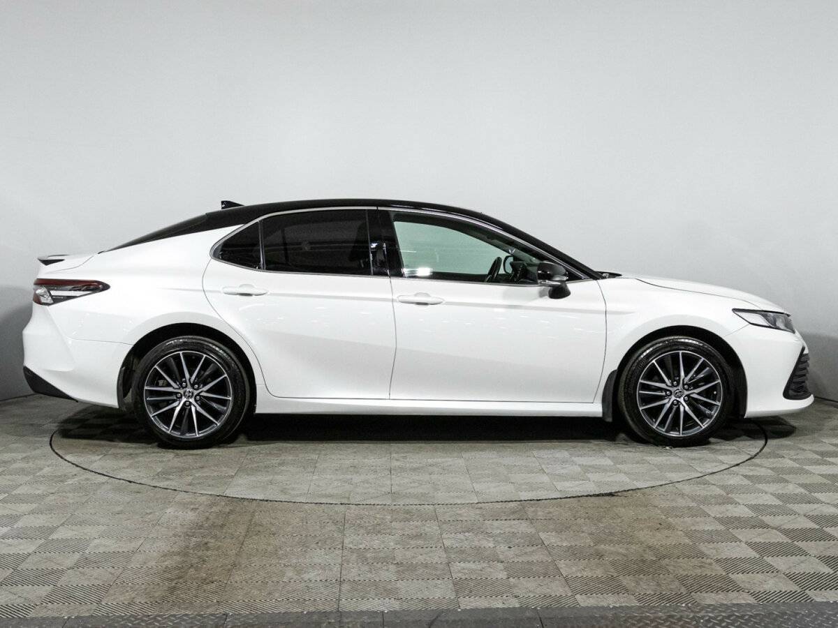 Toyota Camry с пробегом — 2021 год. Фото: #3