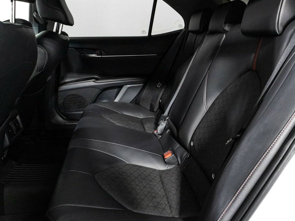 Toyota Camry с пробегом — 2021 год. Фото: #9