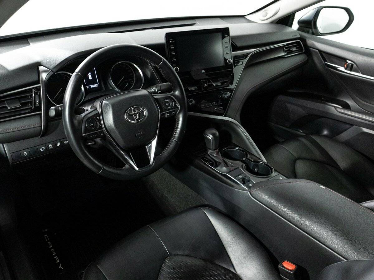 Toyota Camry с пробегом — 2021 год. Фото: #10
