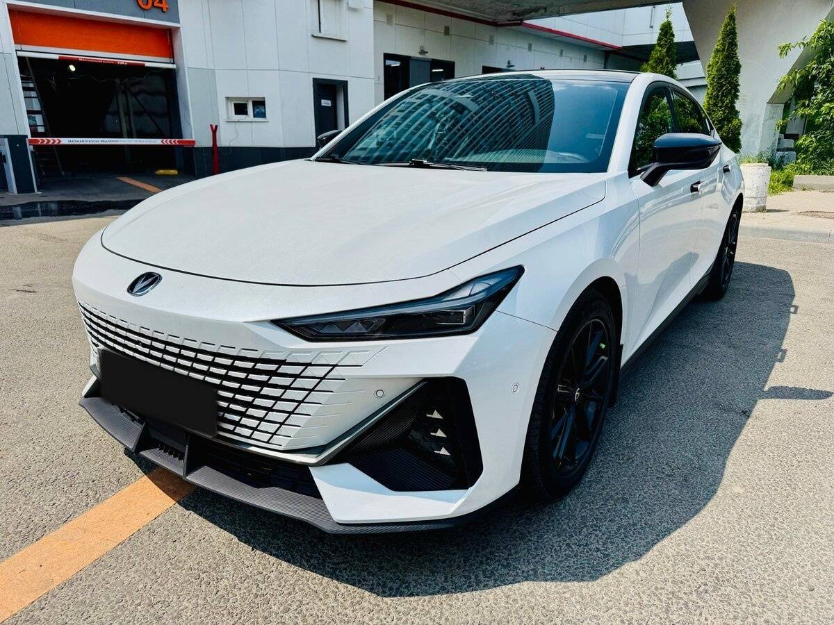 Changan UNI-V с пробегом — 2023 год. Фото: #2