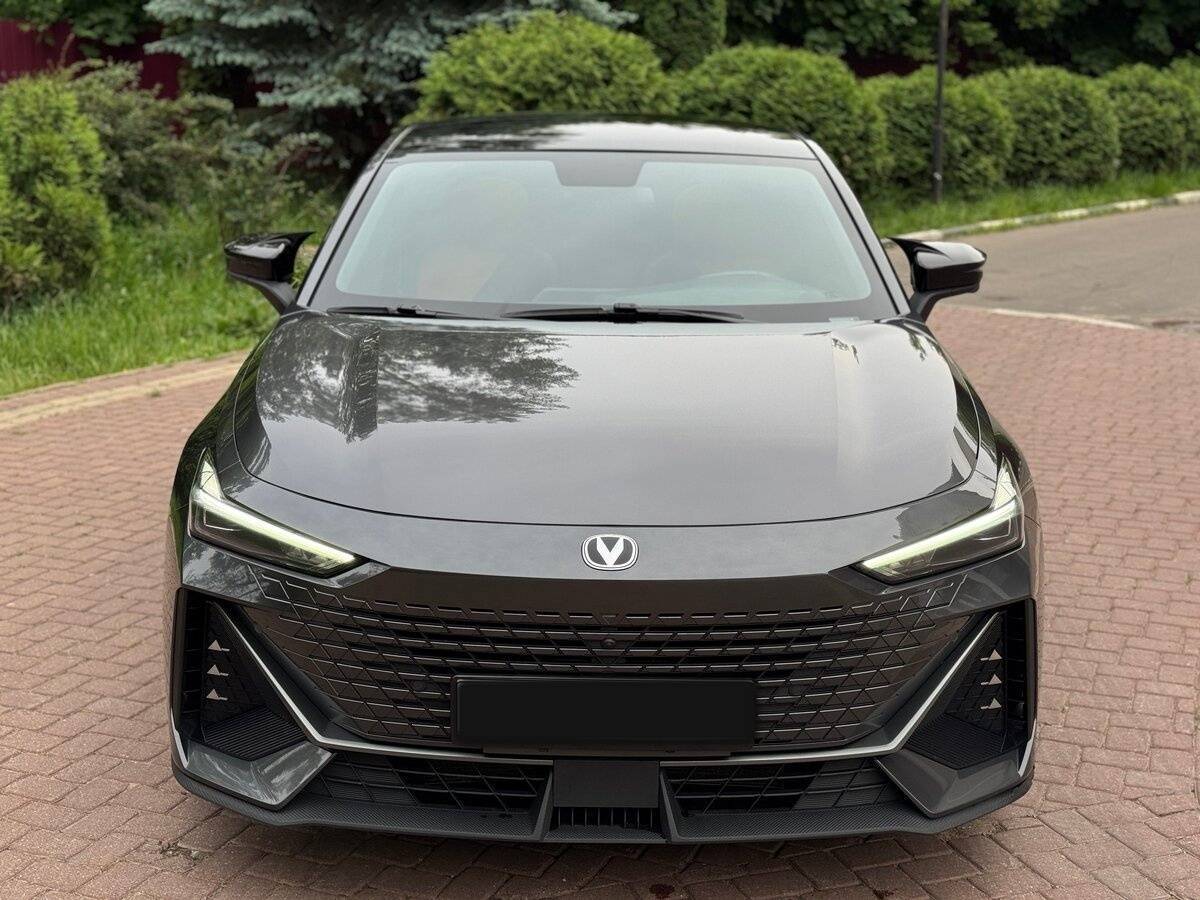 Changan UNI-V с пробегом — 2022 год. Фото: #1