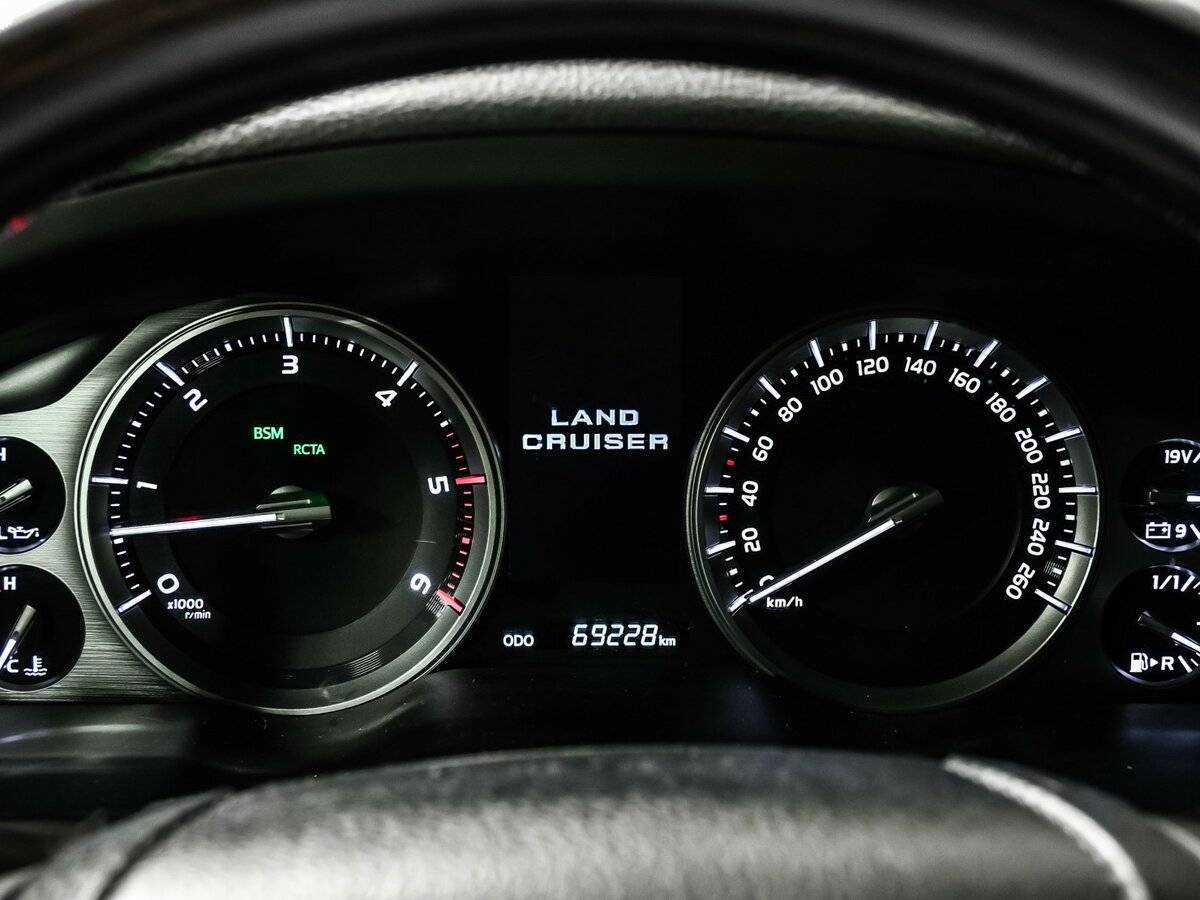 Toyota Land Cruiser с пробегом — 2019 год. Фото: #9