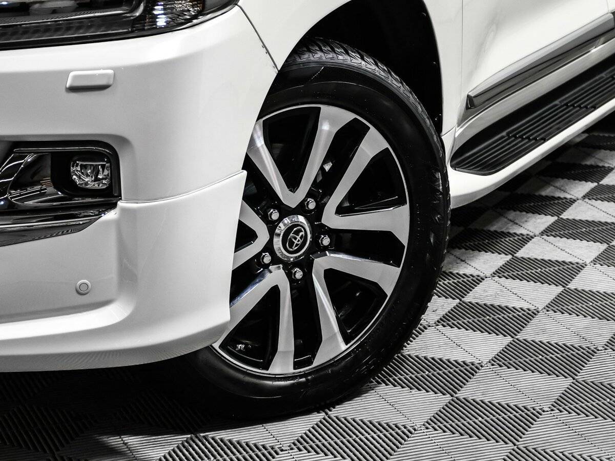 Toyota Land Cruiser с пробегом — 2019 год. Фото: #13