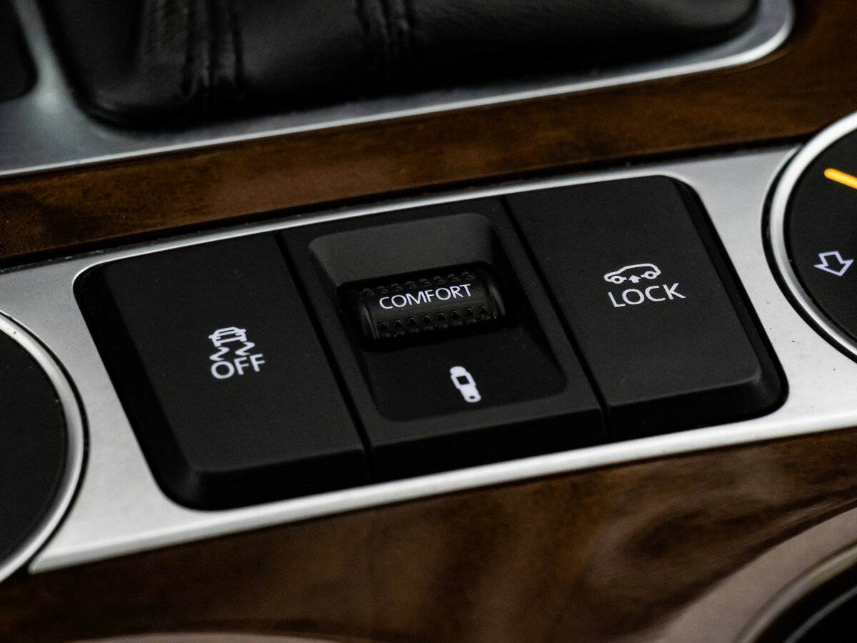 Volkswagen Touareg с пробегом — 2015 год. Фото: #23