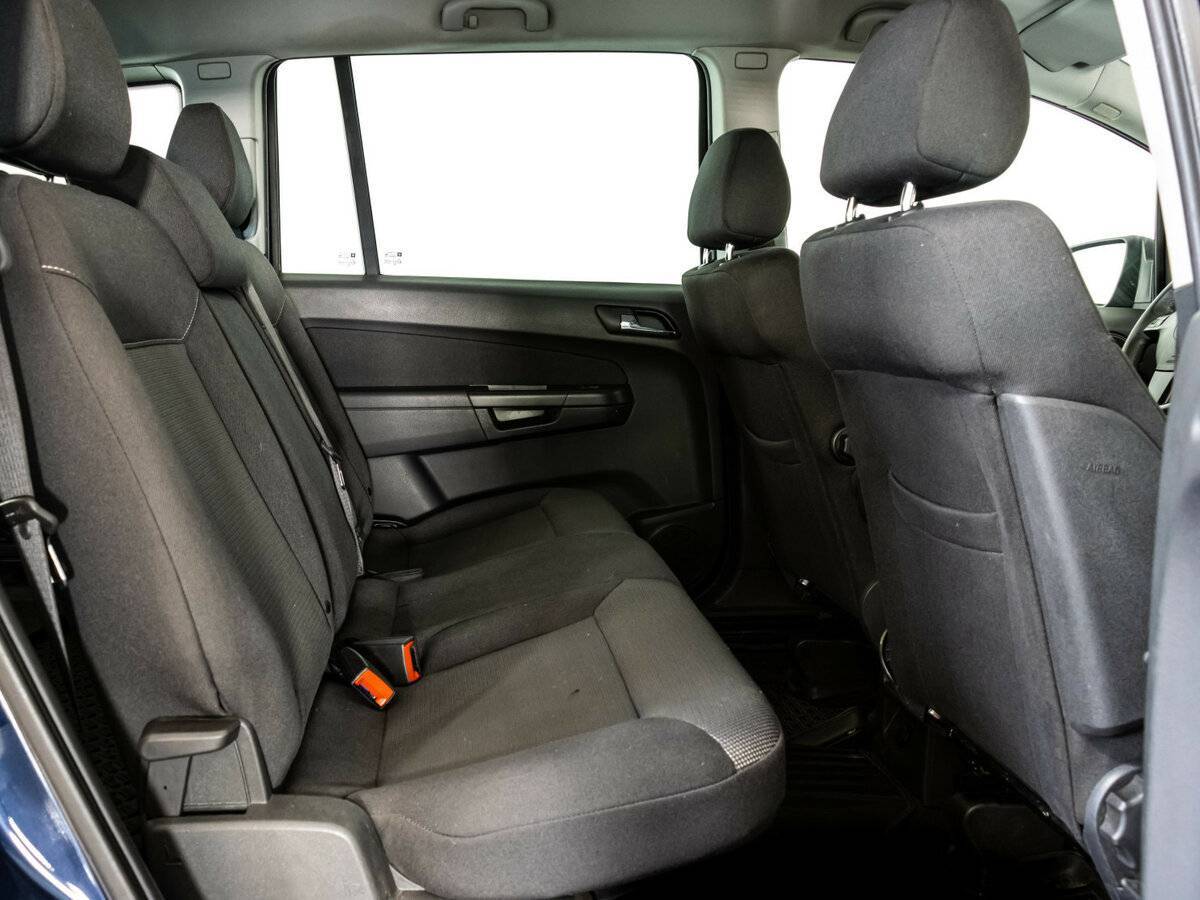Opel Zafira с пробегом — 2011 год. Фото: #11
