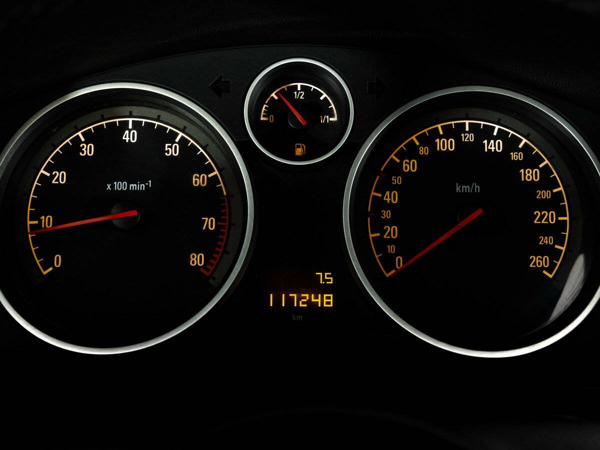 Opel Zafira с пробегом — 2011 год. Фото: #13