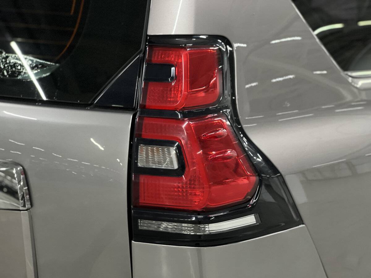 Toyota Land Cruiser Prado с пробегом — 2017 год. Фото: #8