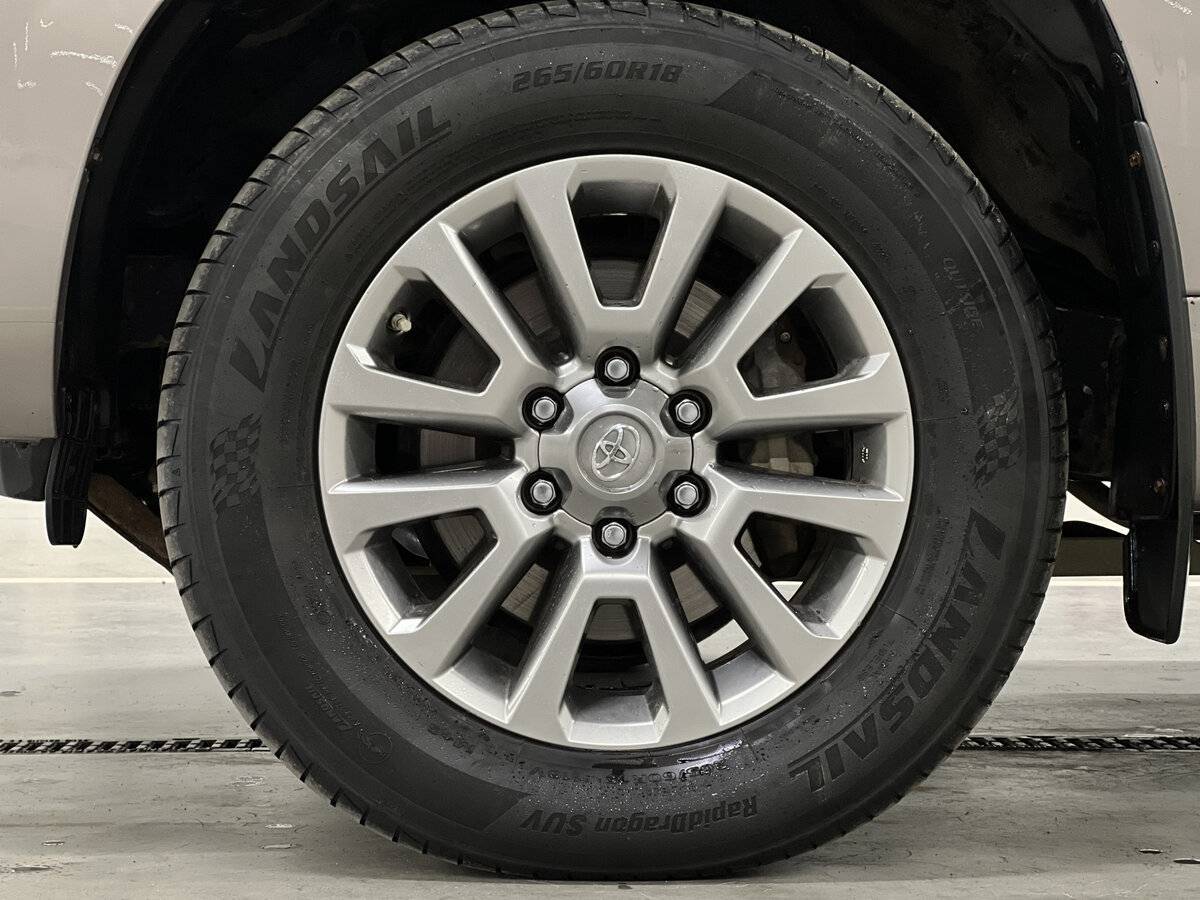 Toyota Land Cruiser Prado с пробегом — 2017 год. Фото: #17