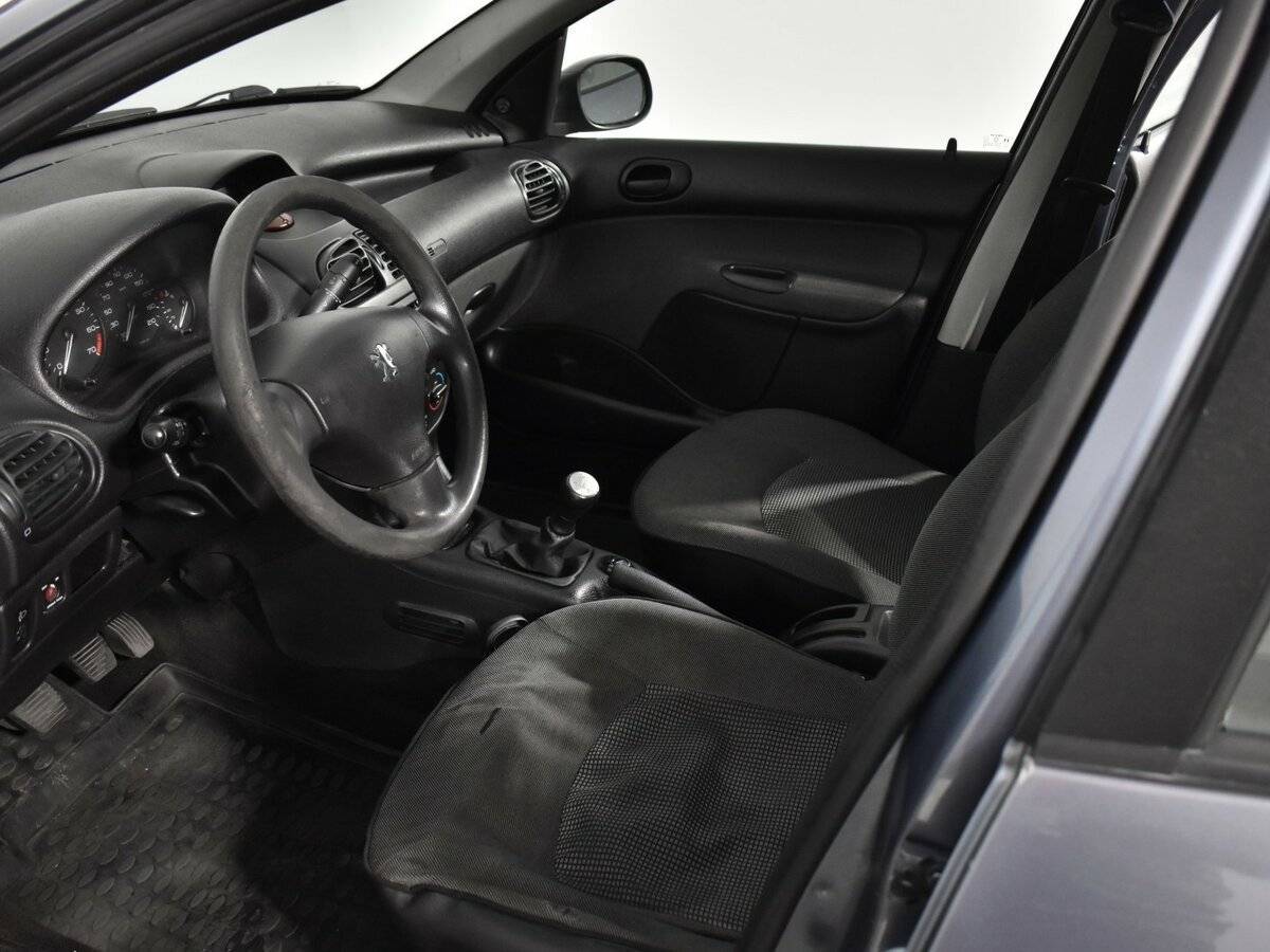 Peugeot 206 с пробегом — 2009 год. Фото: #9