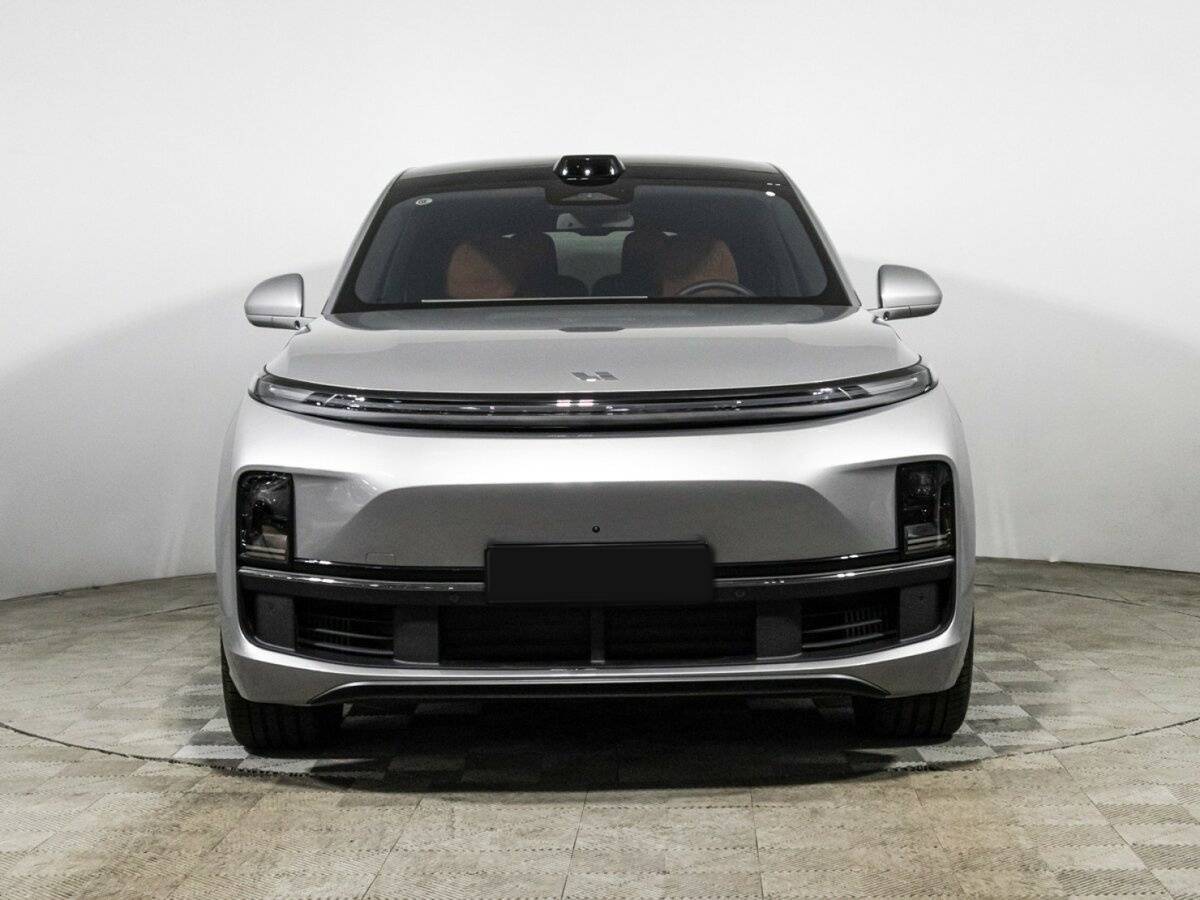 LiXiang L9 с пробегом — 2023 год. Фото: #1