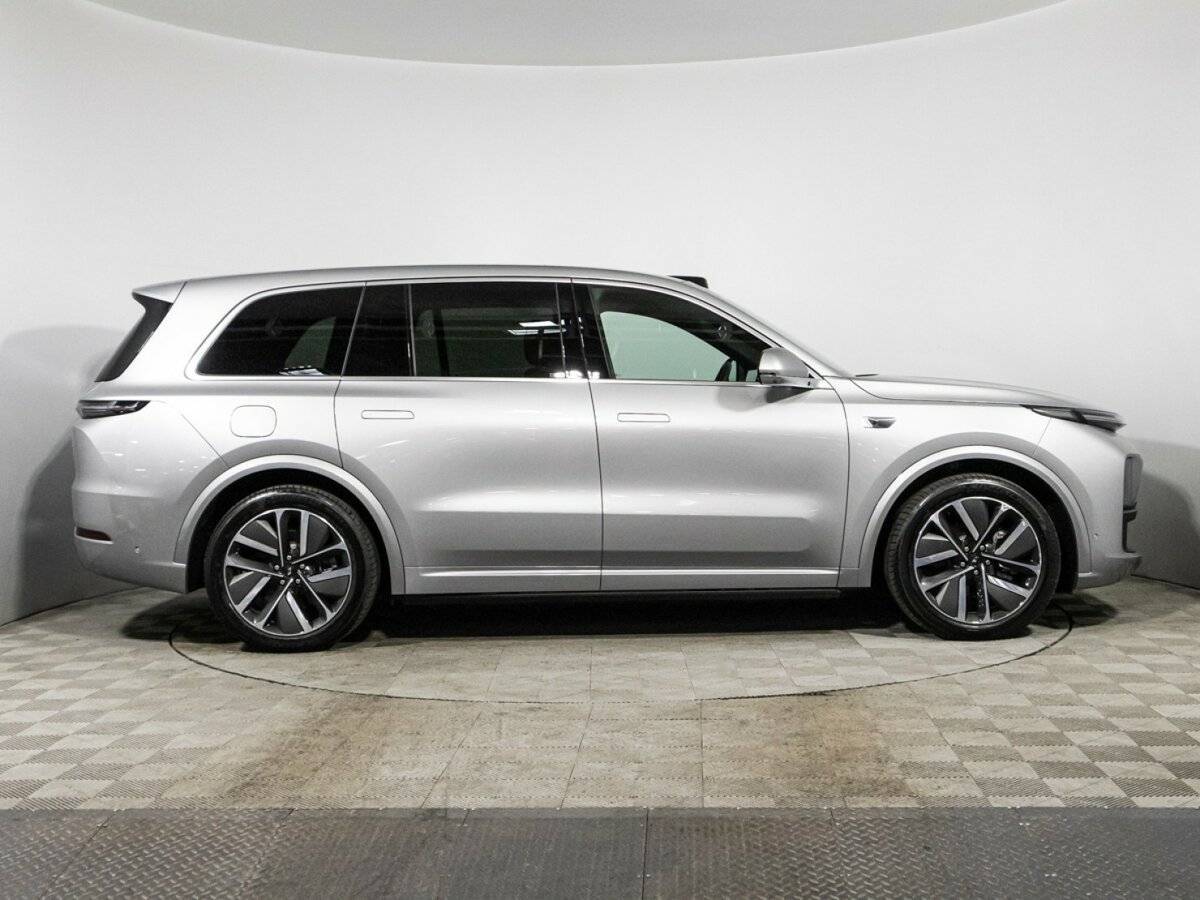 LiXiang L9 с пробегом — 2023 год. Фото: #3