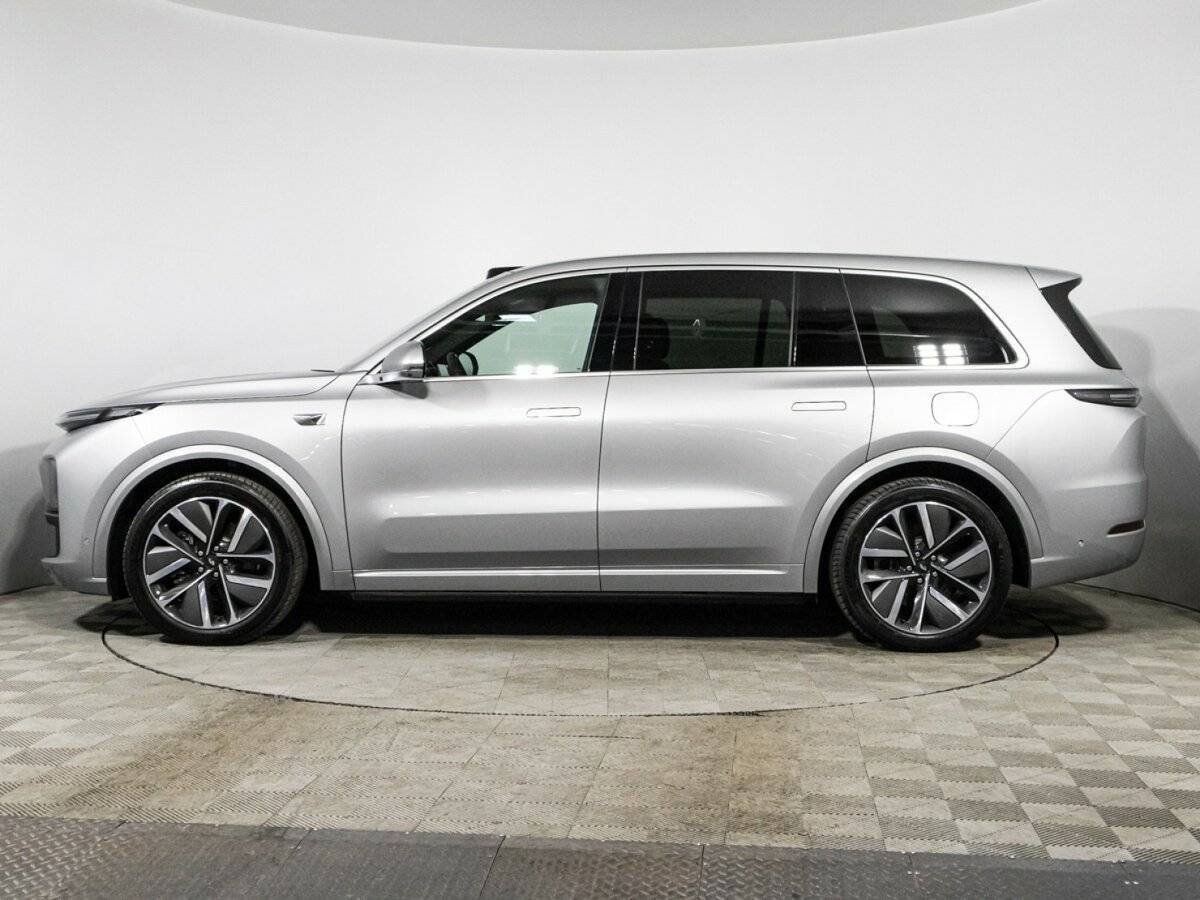 LiXiang L9 с пробегом — 2023 год. Фото: #7