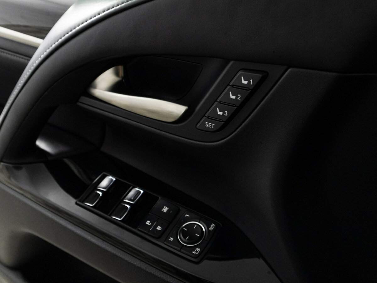 Lexus LX с пробегом — 2016 год. Фото: #16