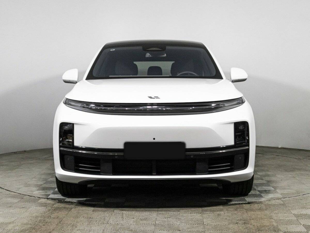 LiXiang L7 с пробегом — 2024 год. Фото: #1