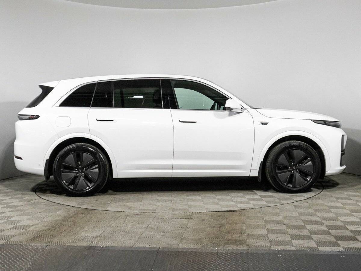 LiXiang L7 с пробегом — 2024 год. Фото: #3