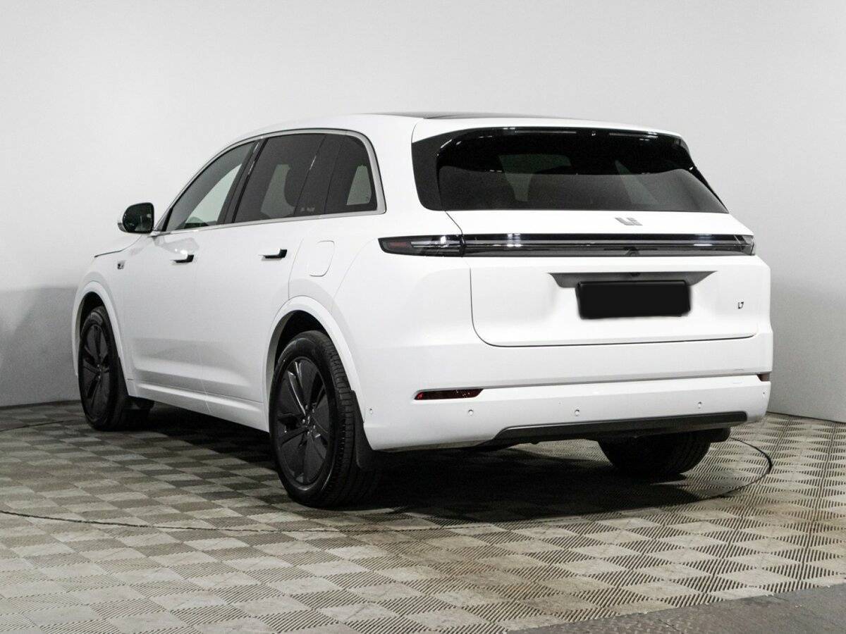 LiXiang L7 с пробегом — 2024 год. Фото: #6