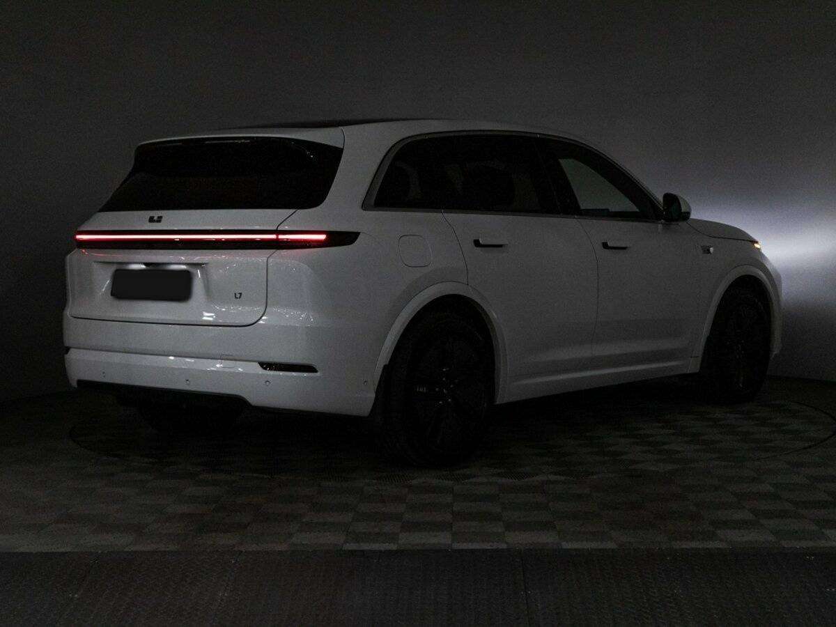 LiXiang L7 с пробегом — 2024 год. Фото: #32