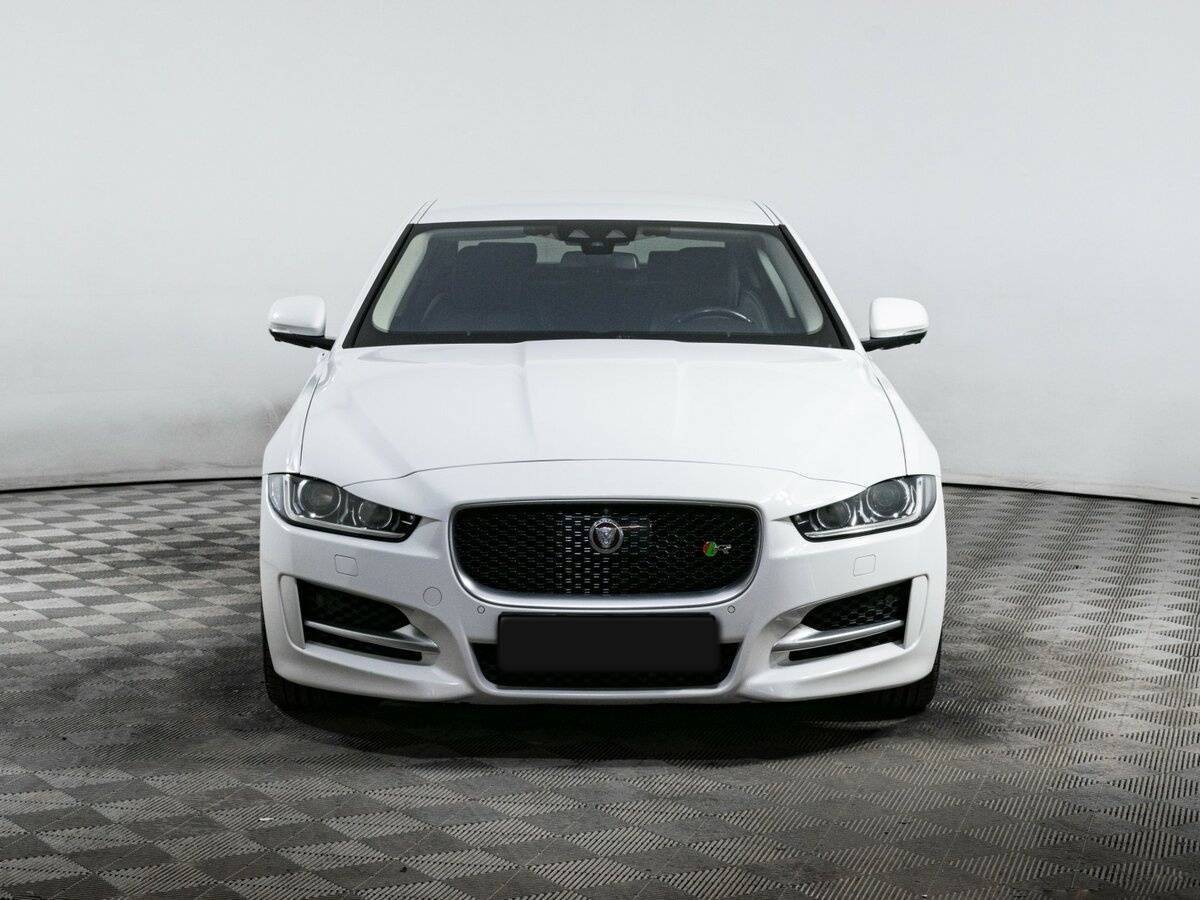 Jaguar XE с пробегом — 2015 год. Фото: #1