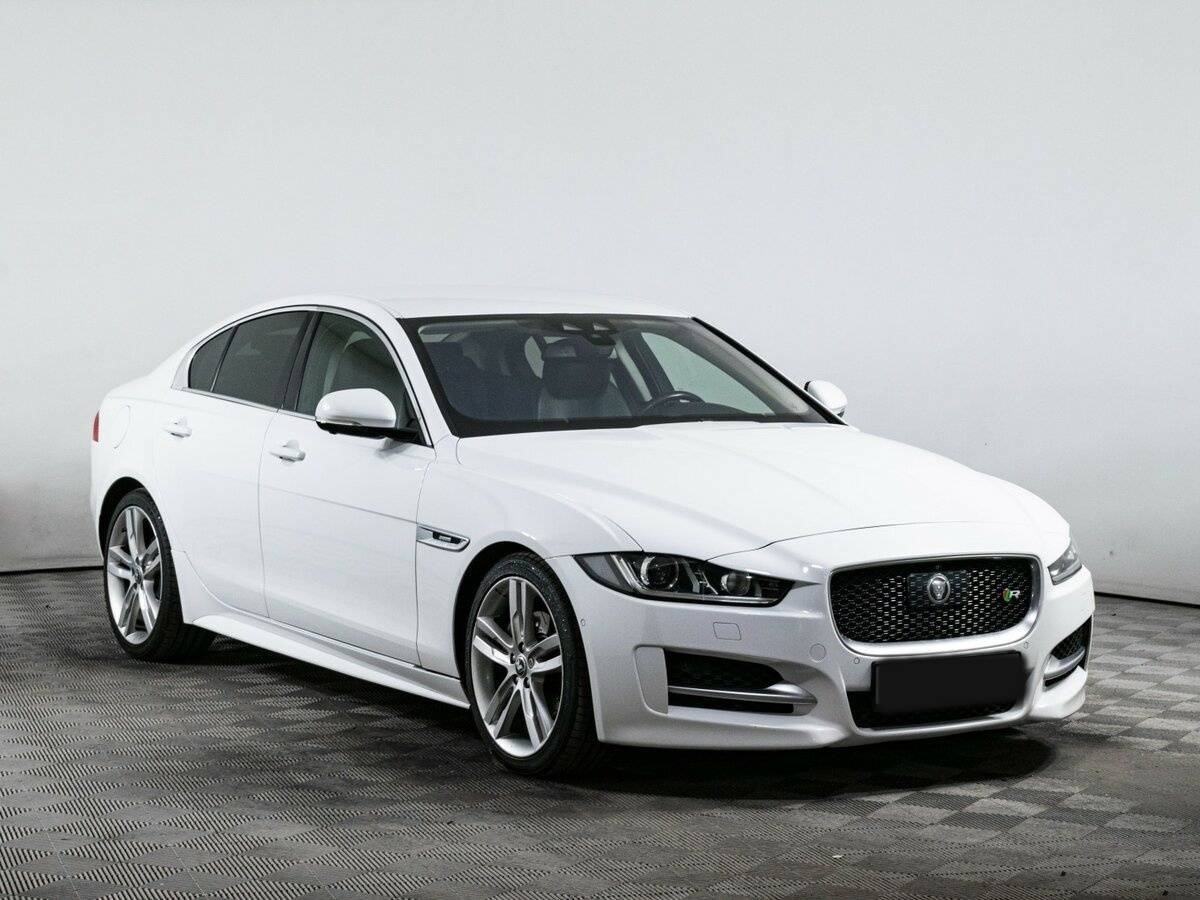 Jaguar XE с пробегом — 2015 год. Фото: #2