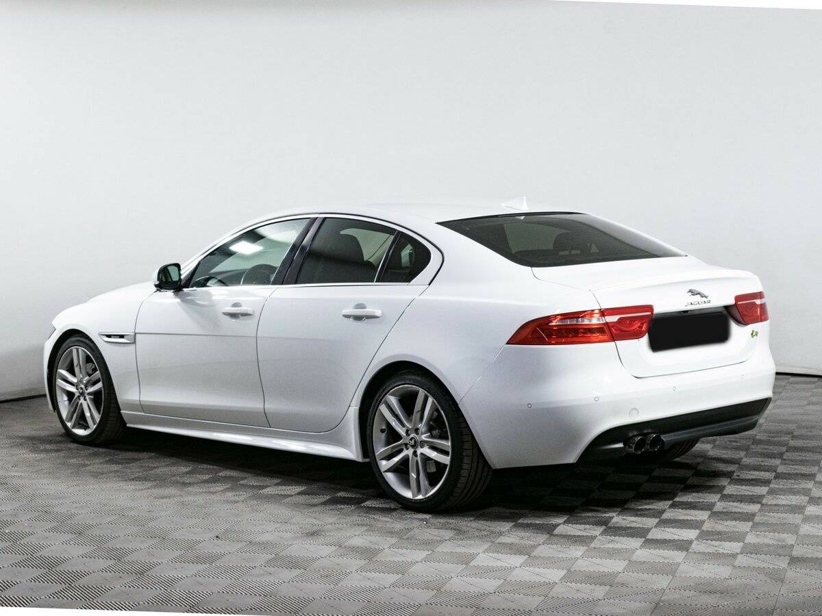 Jaguar XE с пробегом — 2015 год. Фото: #6