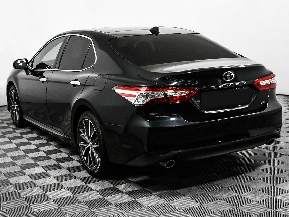 Toyota Camry с пробегом — 2023 год. Фото: #6