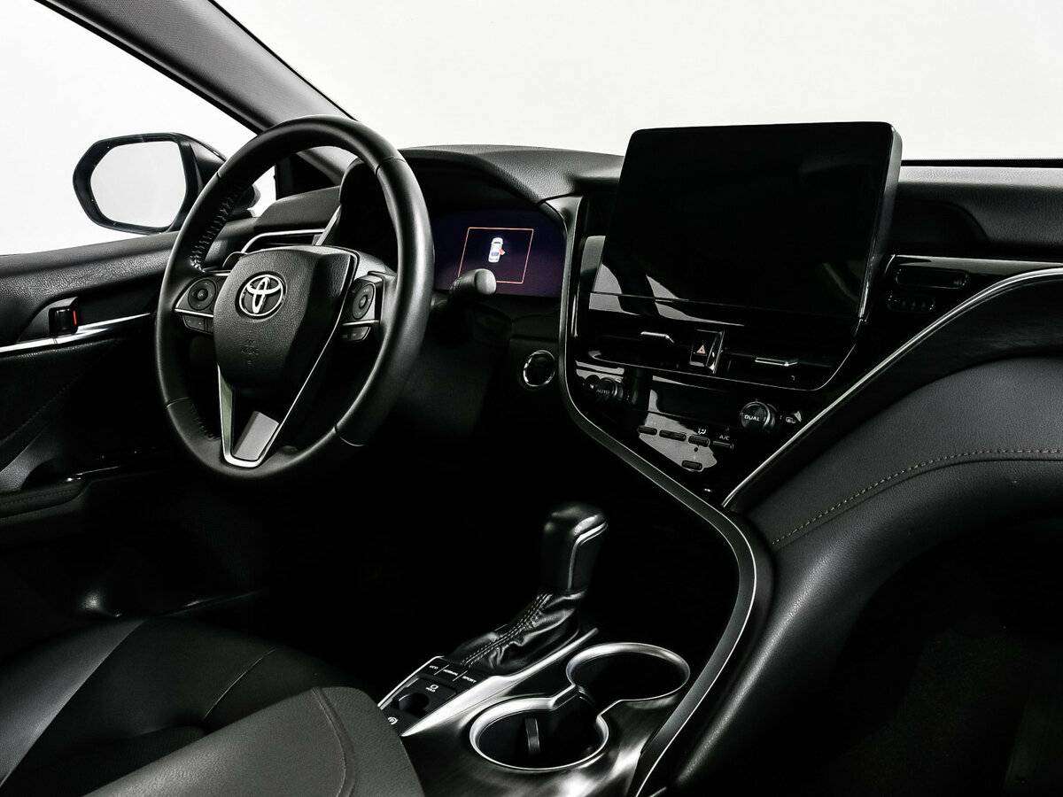 Toyota Camry с пробегом — 2023 год. Фото: #8