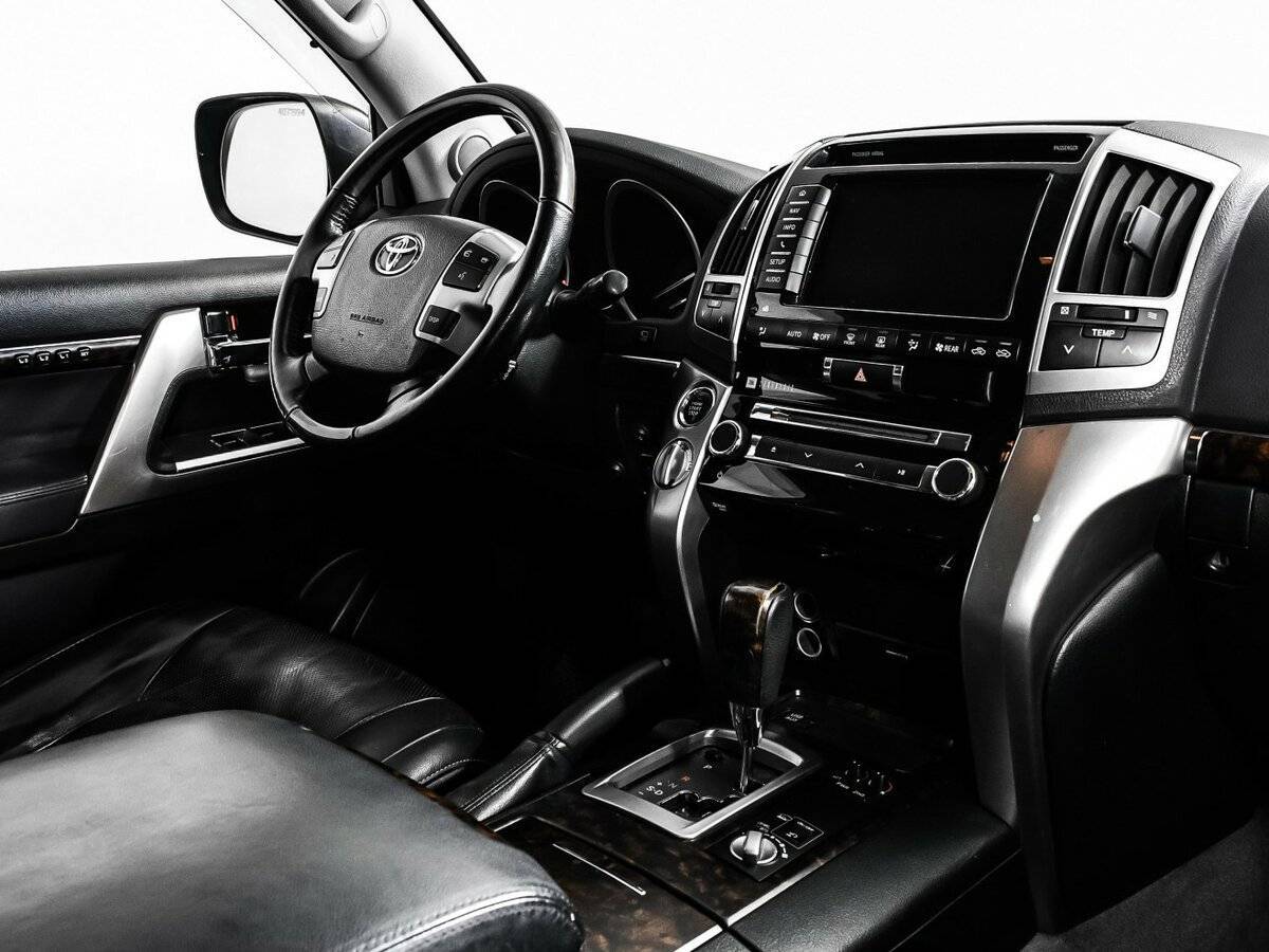 Toyota Land Cruiser с пробегом — 2012 год. Фото: #8