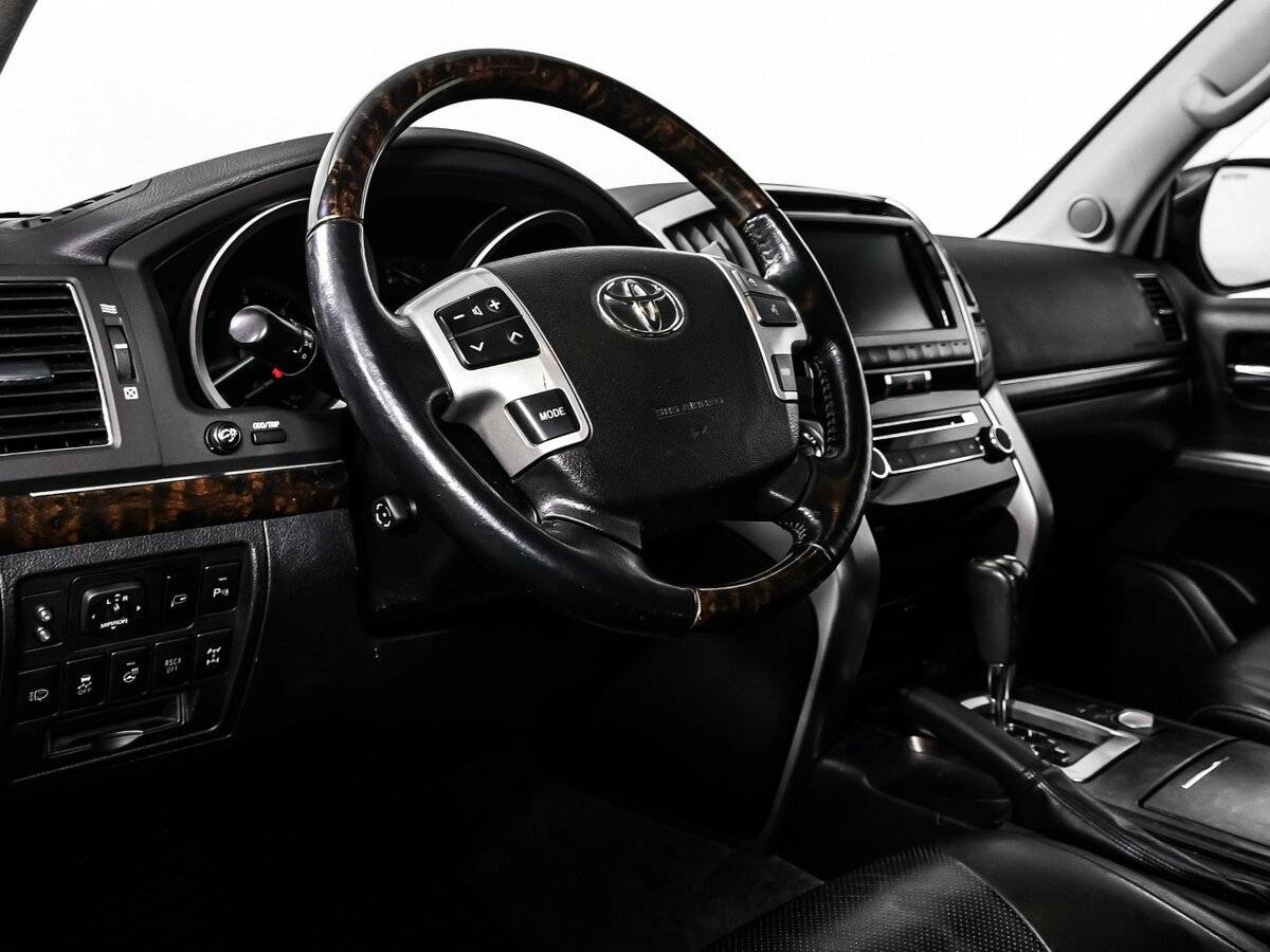 Toyota Land Cruiser с пробегом — 2012 год. Фото: #11