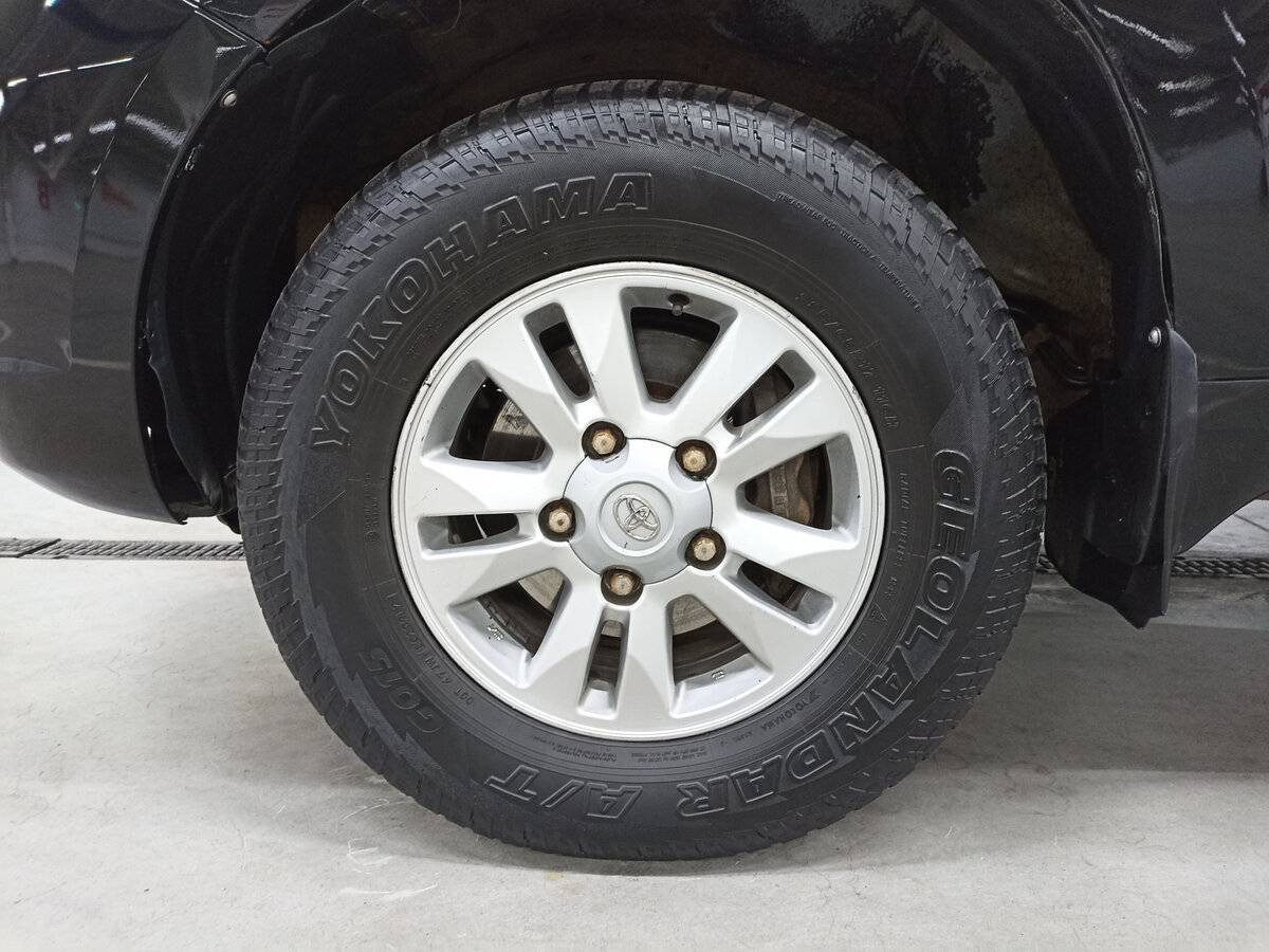 Toyota Land Cruiser с пробегом — 2009 год. Фото: #17