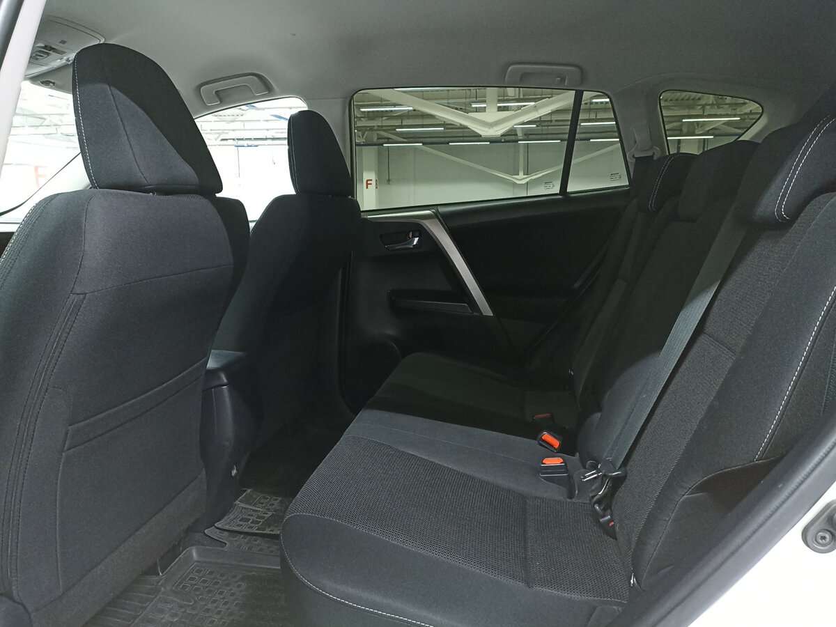 Toyota RAV4 с пробегом — 2019 год. Фото: #11