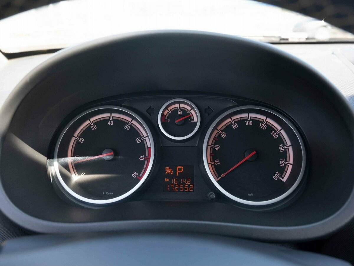 Opel Corsa с пробегом — 2011 год. Фото: #12