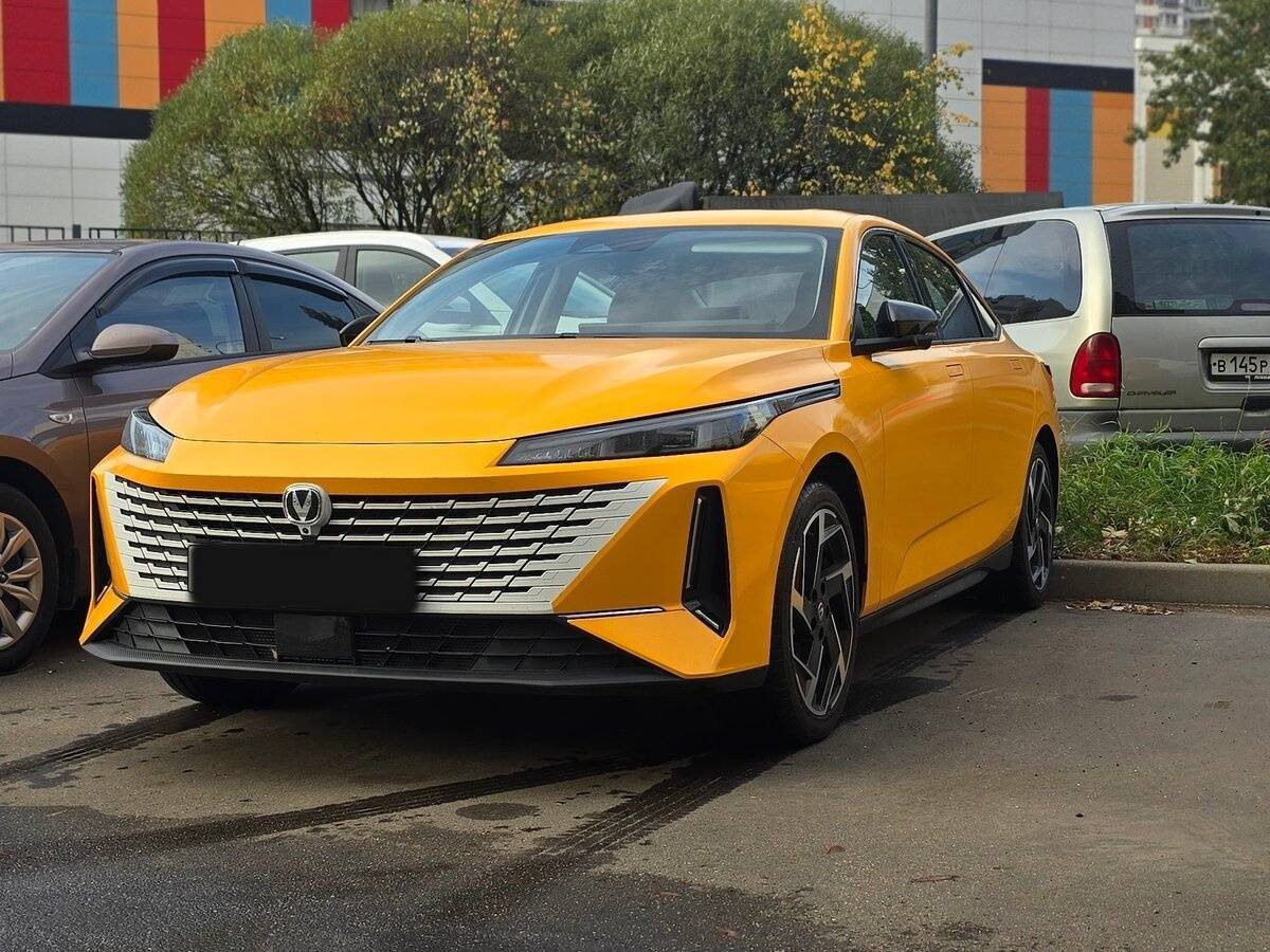 Changan Lamore с пробегом — 2024 год. Фото: #1