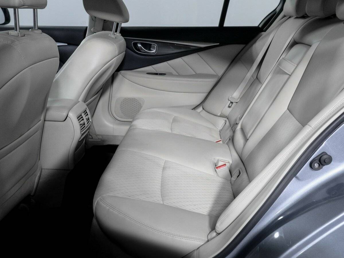 Infiniti Q50 с пробегом — 2015 год. Фото: #9