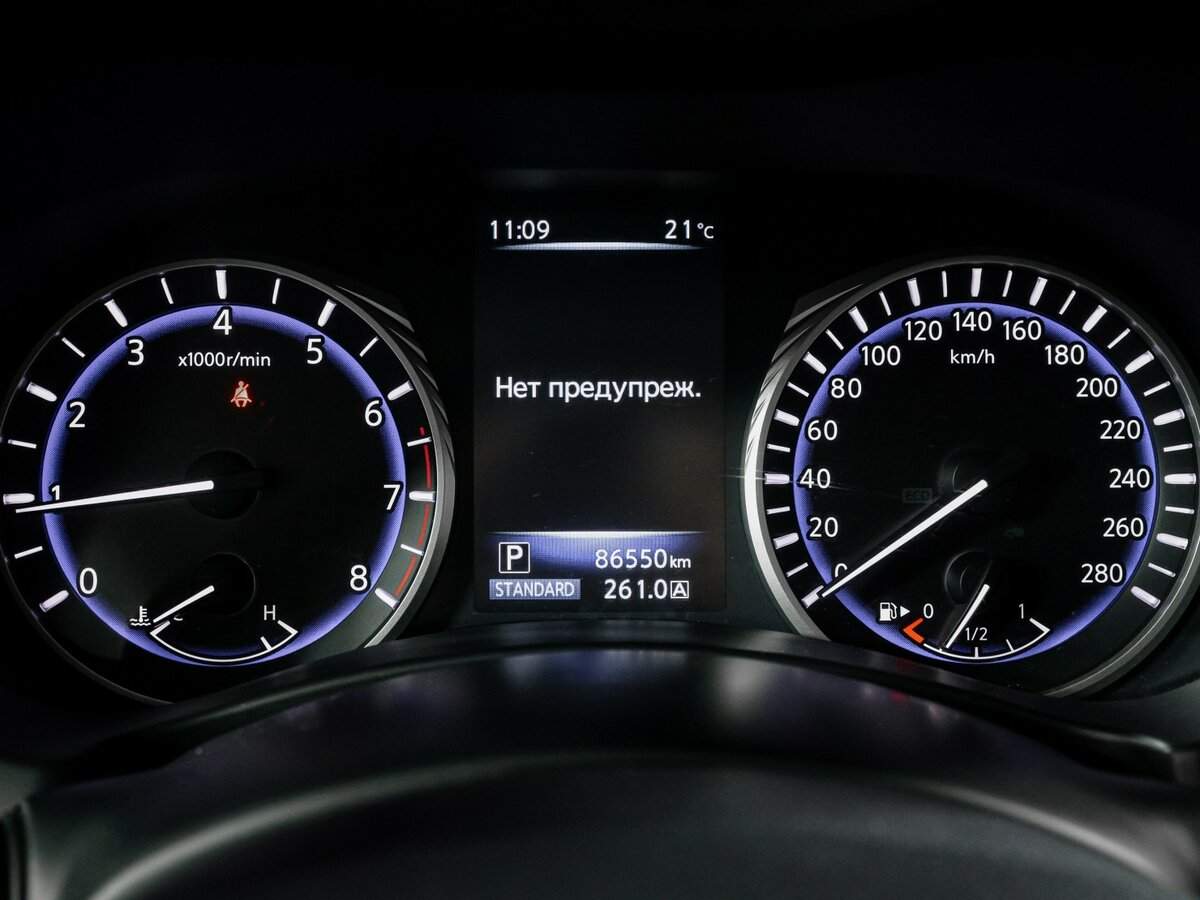 Infiniti Q50 с пробегом — 2015 год. Фото: #10