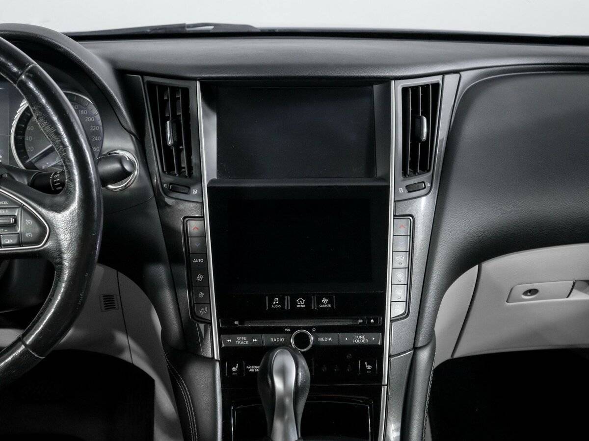 Infiniti Q50 с пробегом — 2015 год. Фото: #12