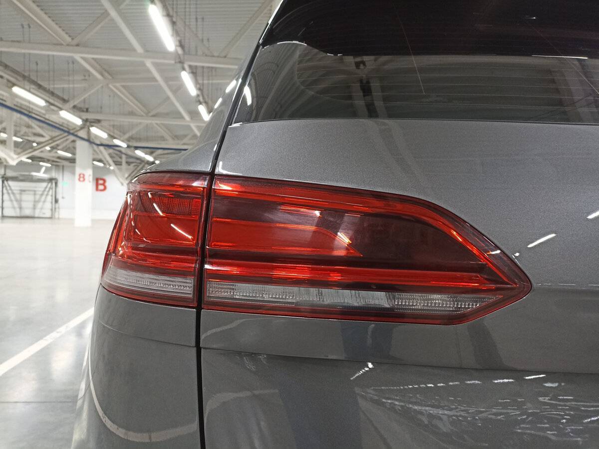 Volkswagen Touareg с пробегом — 2022 год. Фото: #8