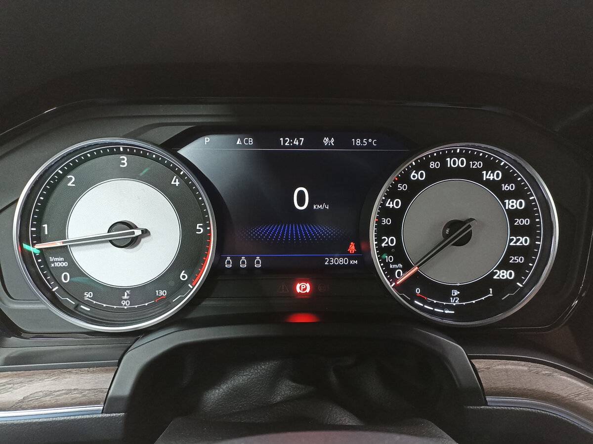 Volkswagen Touareg с пробегом — 2022 год. Фото: #12