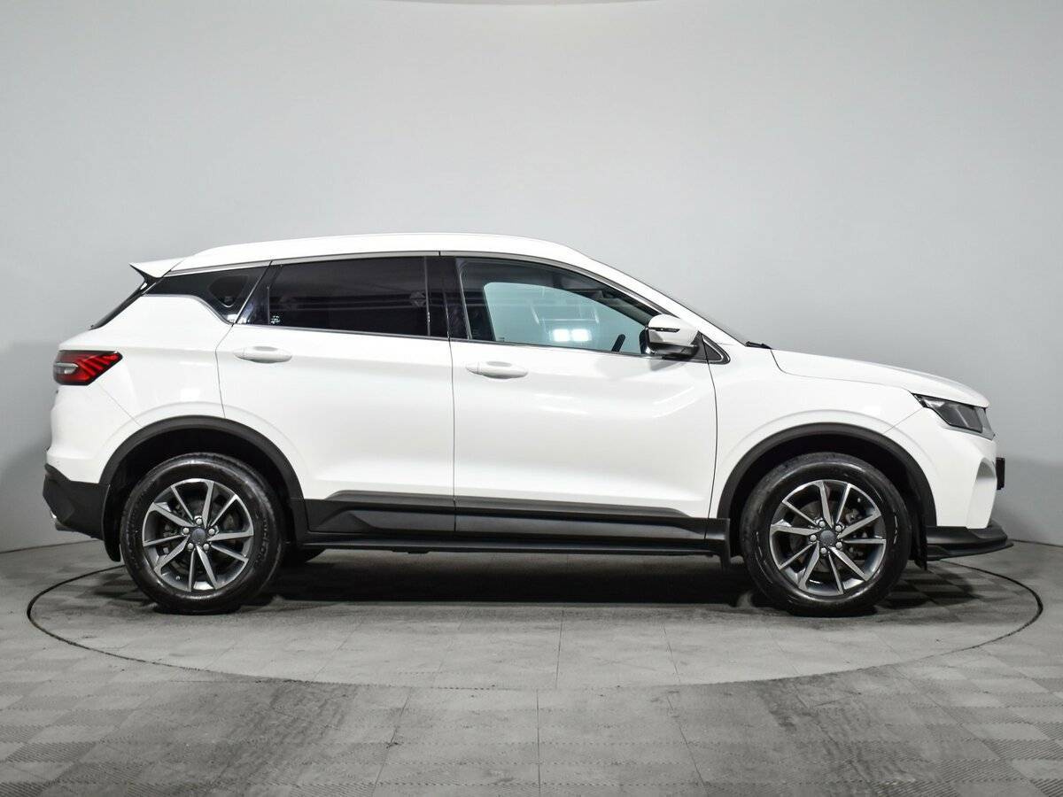 Geely Coolray с пробегом — 2023 год. Фото: #3