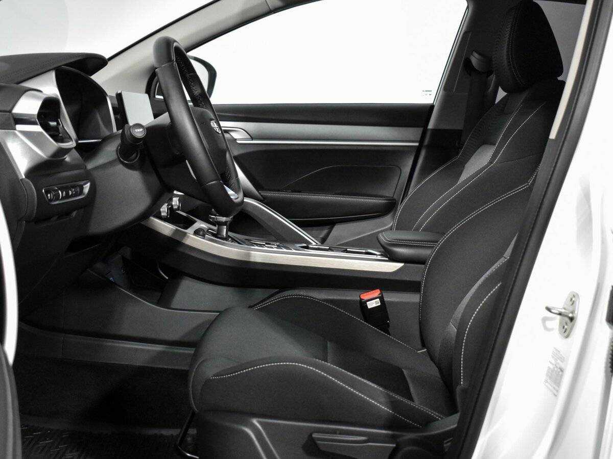 Geely Coolray с пробегом — 2023 год. Фото: #10