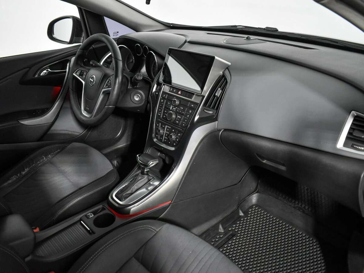 Opel Astra с пробегом — 2013 год. Фото: #10