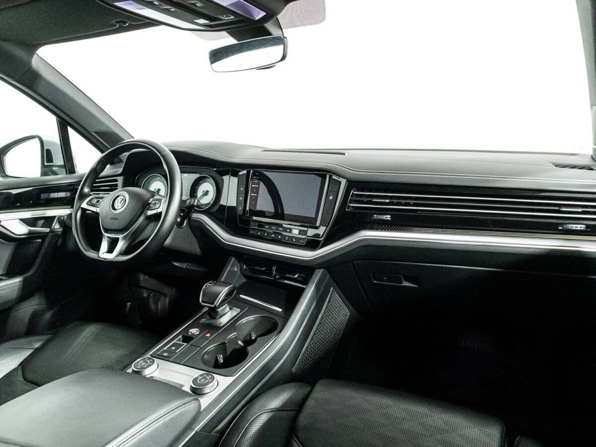 Volkswagen Touareg с пробегом — 2018 год. Фото: #8