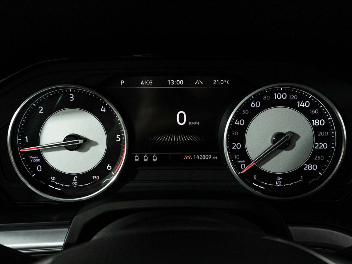 Volkswagen Touareg с пробегом — 2018 год. Фото: #11