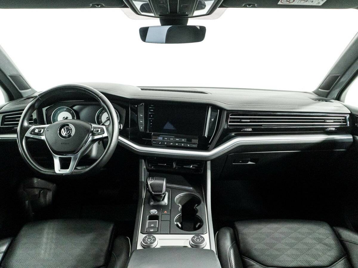 Volkswagen Touareg с пробегом — 2018 год. Фото: #12