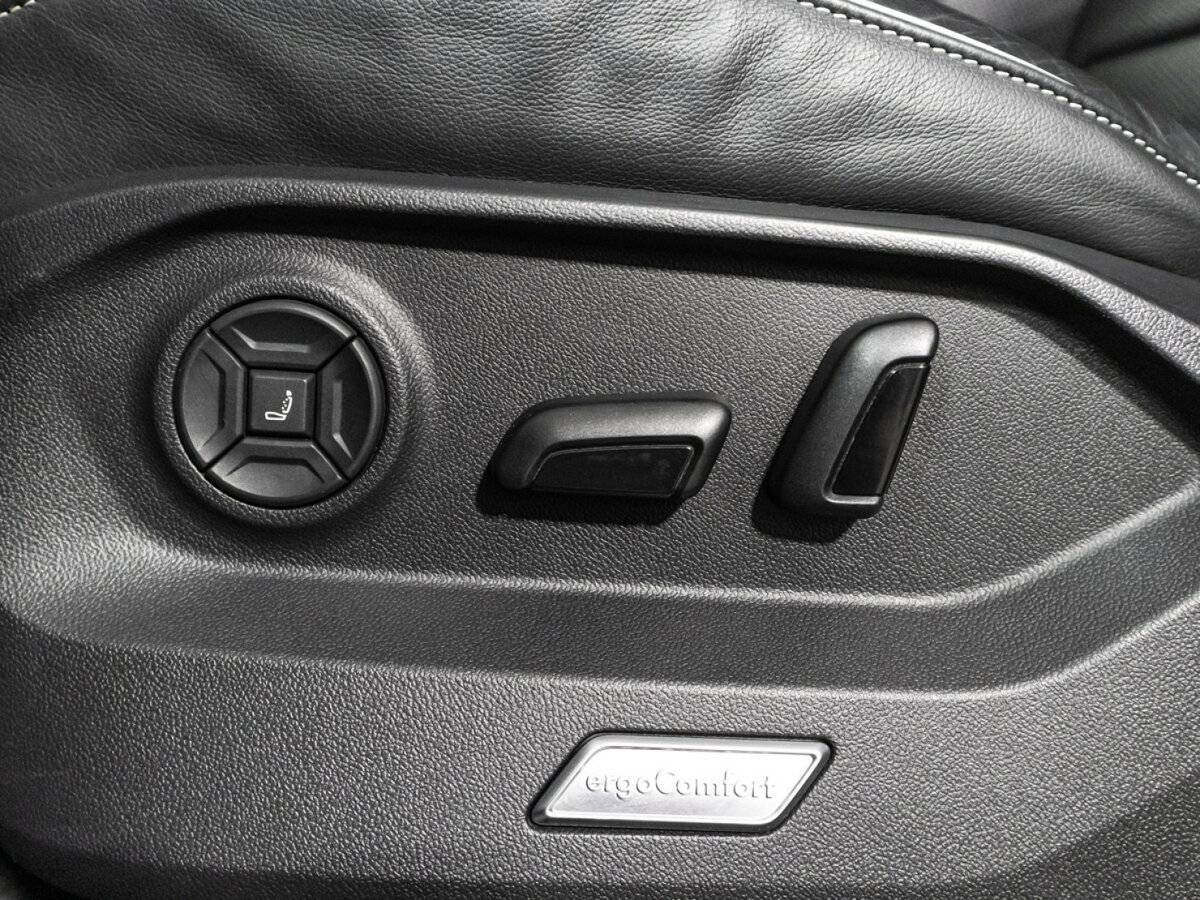 Volkswagen Touareg с пробегом — 2018 год. Фото: #17