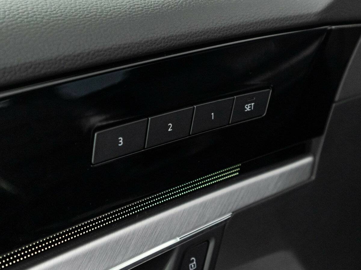 Volkswagen Touareg с пробегом — 2018 год. Фото: #18