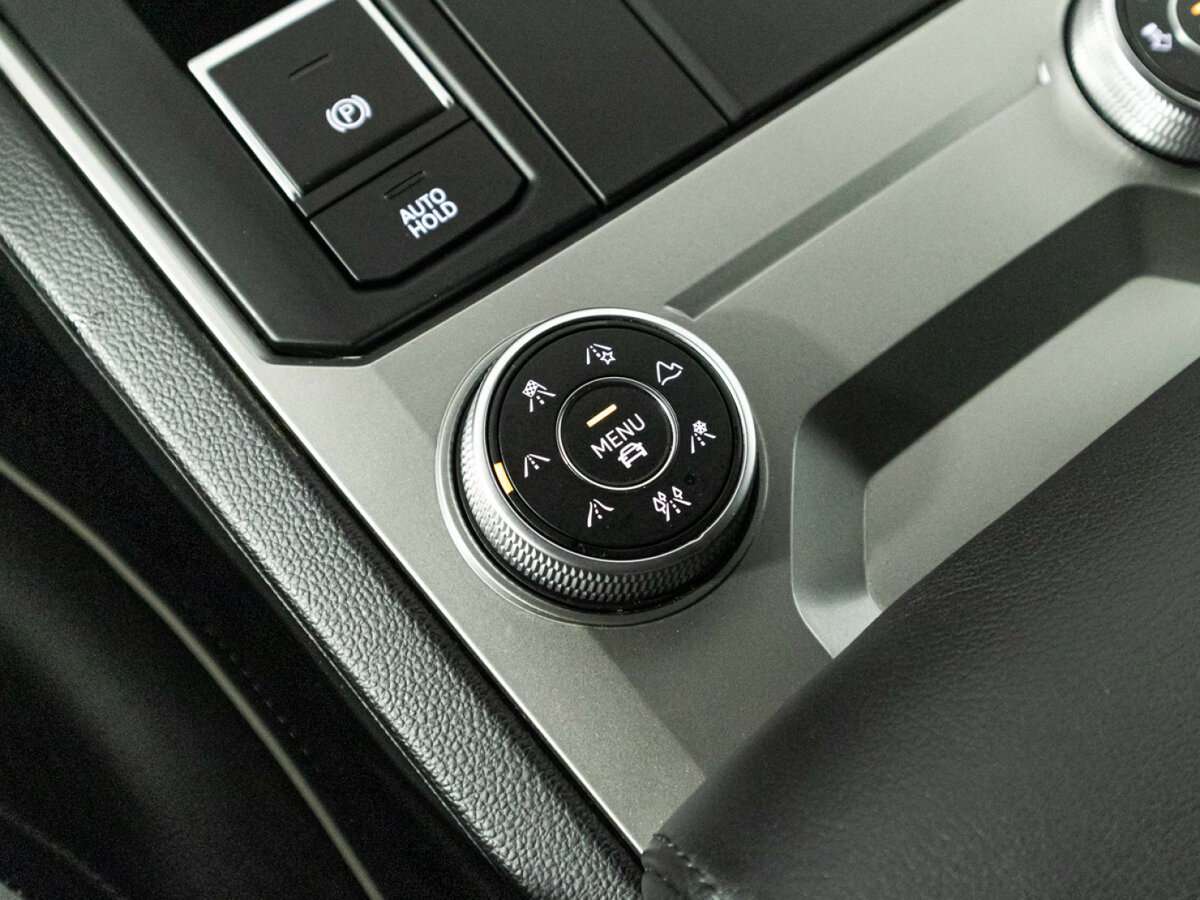 Volkswagen Touareg с пробегом — 2018 год. Фото: #20