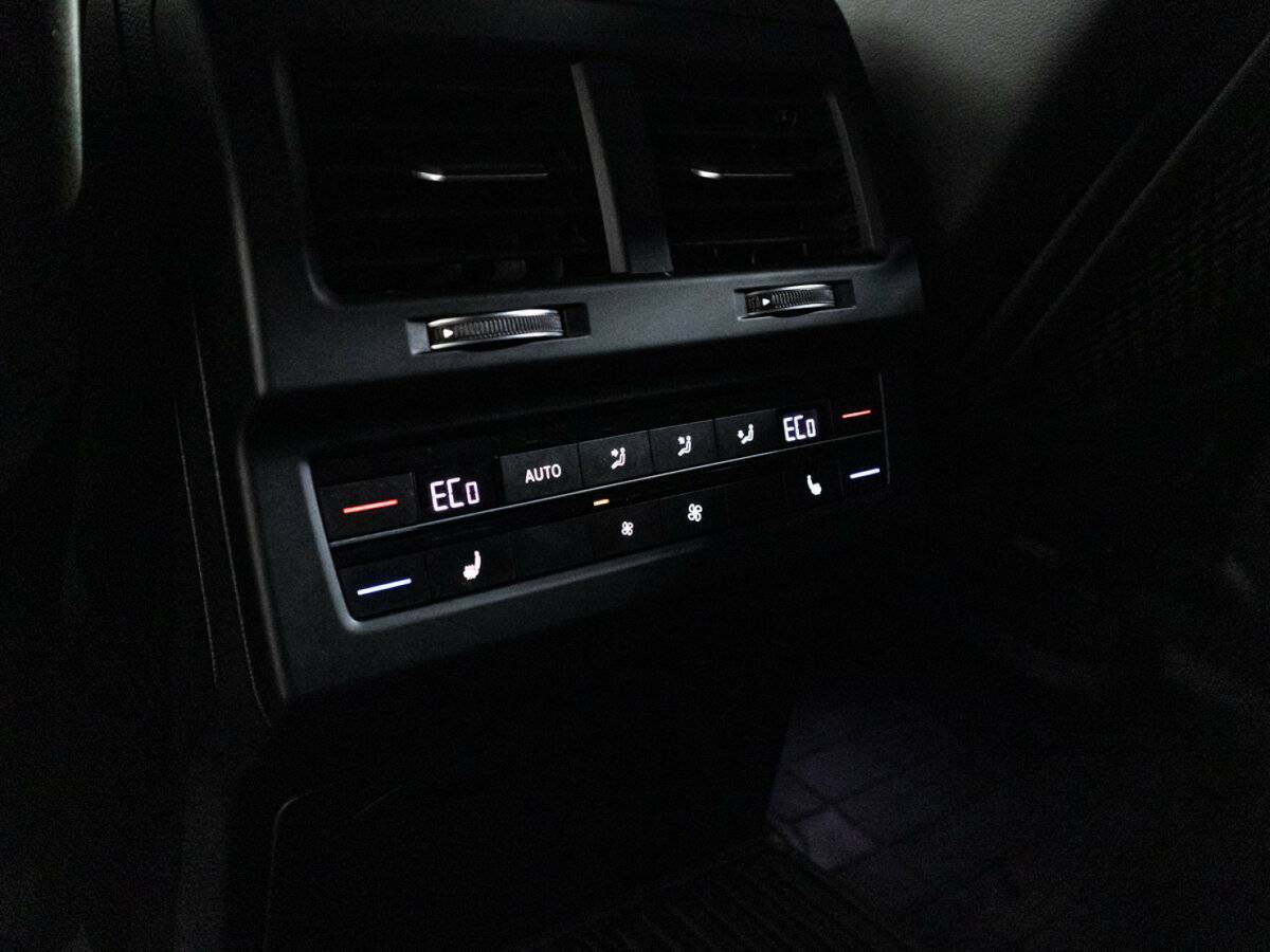 Volkswagen Touareg с пробегом — 2018 год. Фото: #24