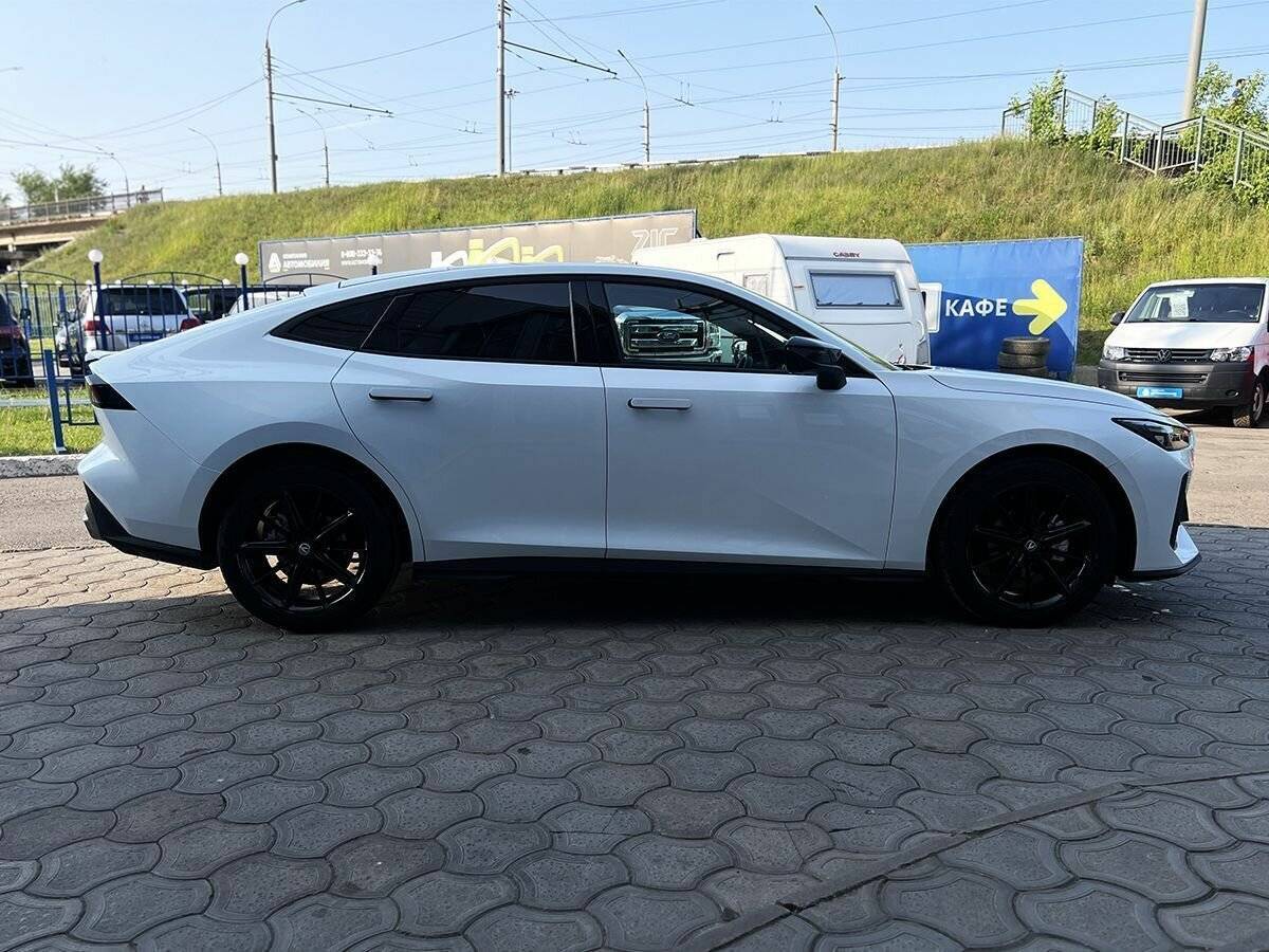 Changan UNI-V с пробегом — 2023 год. Фото: #5