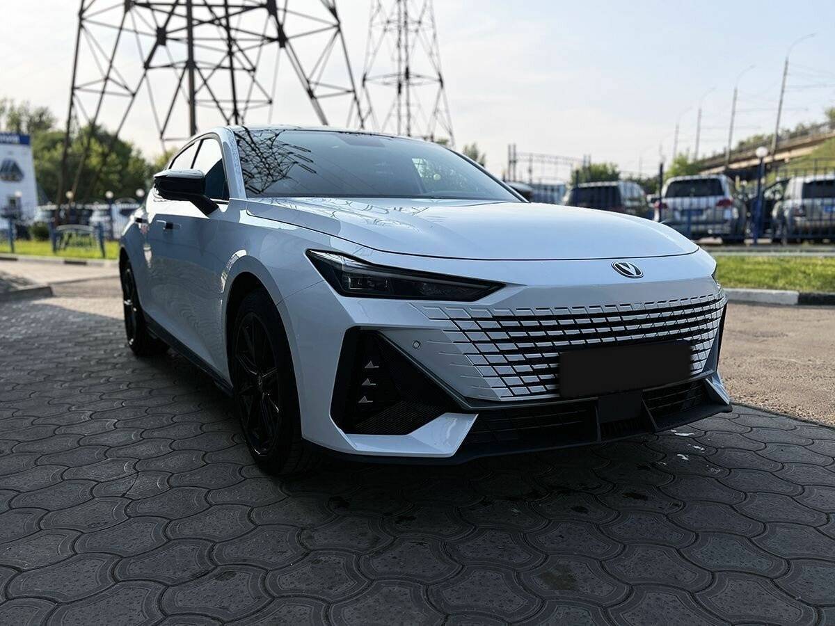 Changan UNI-V с пробегом — 2023 год. Фото: #6