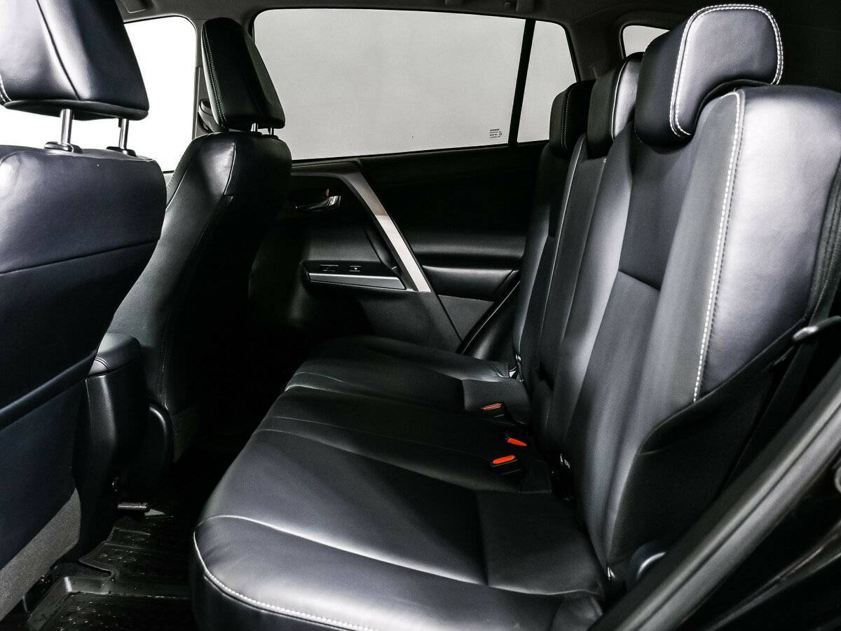 Toyota RAV4 с пробегом — 2017 год. Фото: #11